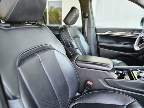 Used 2024 Jeep Grand Cherokee L Limited w/ Luxury Tech Group II image 14