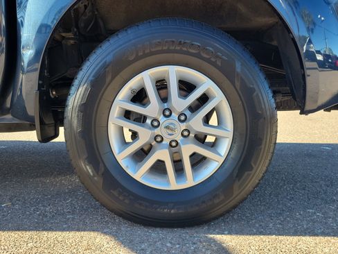 Used 2019 Nissan Frontier SV image 7