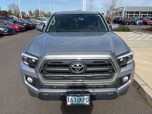 Used 2016 Toyota Tacoma SR5 w/ SR5 Appearance Package (SN) image 5