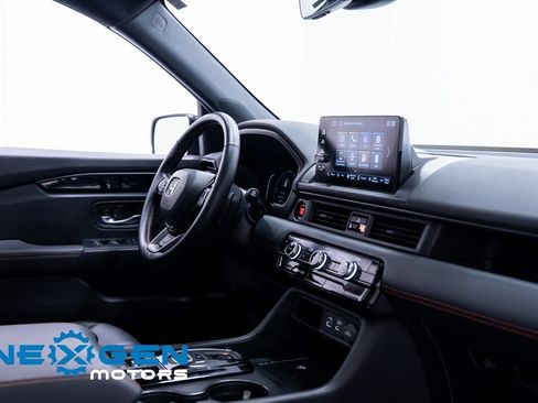 Used 2025 Honda Pilot TrailSport image 49