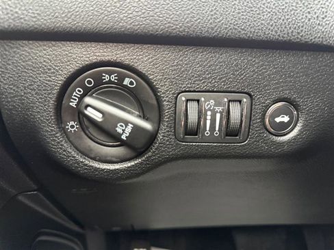 Used 2018 Dodge Charger GT image 26