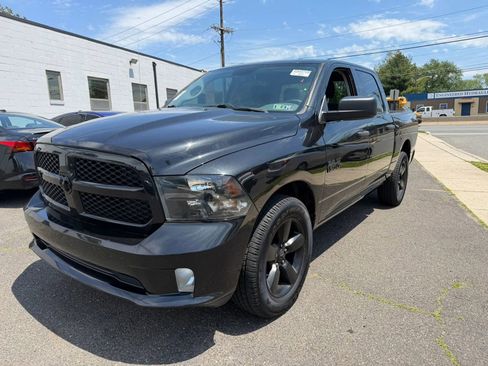 Used 2018 RAM 1500 Express w/ Black Ram 1500 Express Group AWD/4WD image 2