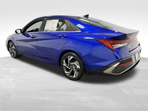 Certified 2025 Hyundai Elantra Limited FWD image 5