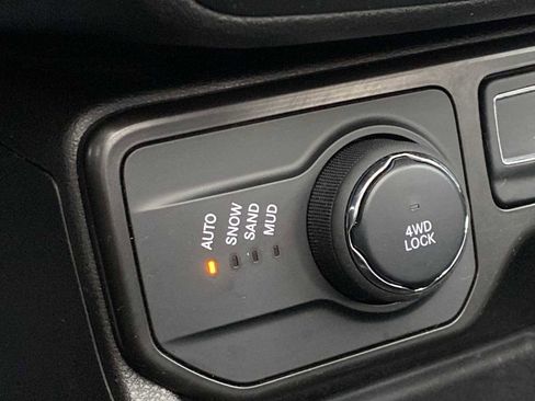 Certified 2023 Jeep Renegade Altitude w/ Sun/Sound Group image 28