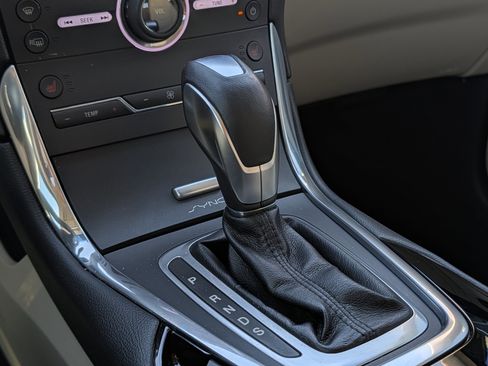 Used 2015 Ford Edge Titanium w/ Technology Package image 31