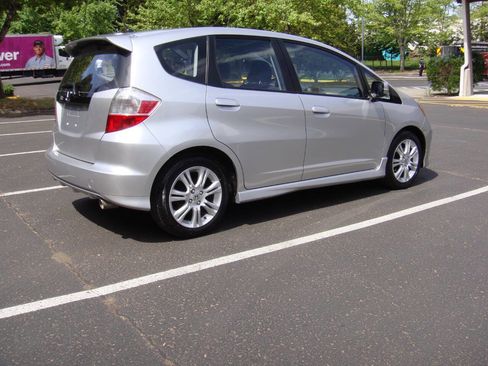 Used 2011 Honda Fit Sport image 6