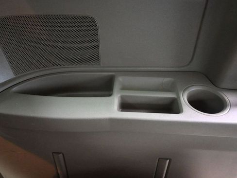 Used 2014 Chrysler Town & Country Touring image 37