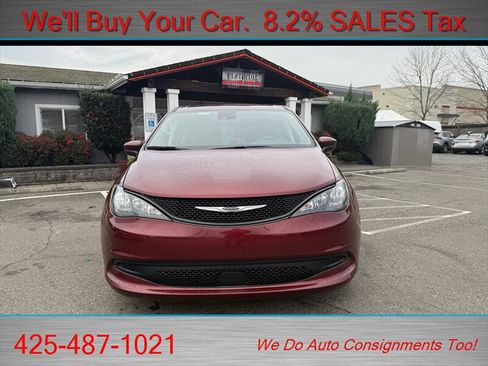 Used 2023 Chrysler Voyager LX image 2