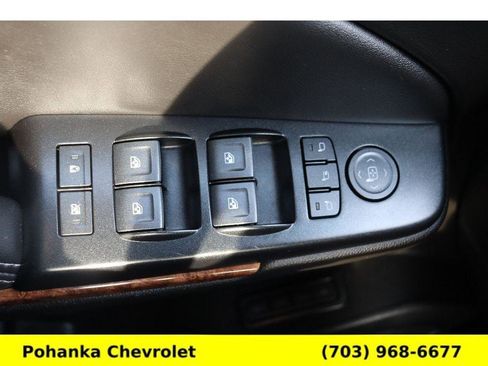 Used 2020 Chevrolet Suburban Premier image 17