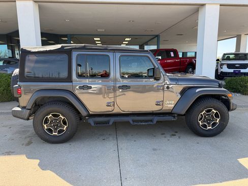 Used 2018 Jeep Wrangler Unlimited Sport S AWD/4WD image 4