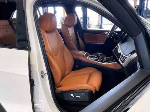 Certified 2022 BMW X5 xDrive45e w/ M Sport Package image 8