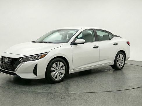 Used 2025 Nissan Sentra S image 3