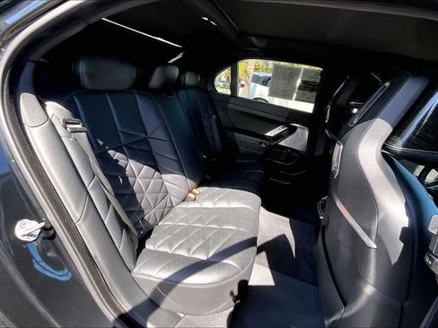 Used 2023 BMW 740i image 20