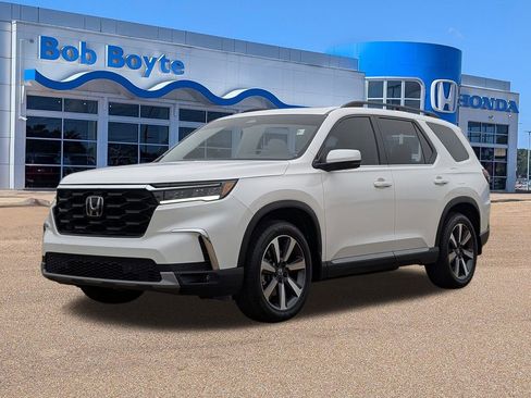 Certified 2025 Honda Pilot Touring image 8