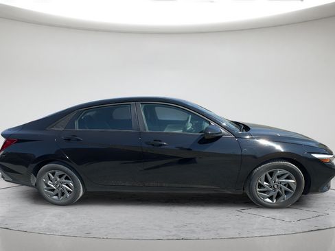 Used 2024 Hyundai Elantra SEL FWD image 3