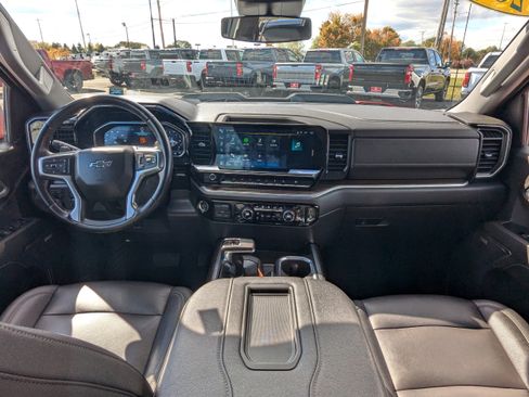 Used 2022 Chevrolet Silverado 1500 LT Trail Boss w/ LT Trail Boss Premium Package image 7