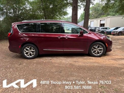 Used 2020 Chrysler Pacifica Touring-L Plus w/ Tire & Wheel Group FWD image 12