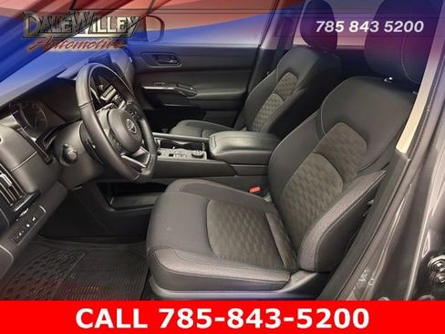 Used 2025 Nissan Pathfinder SV image 14