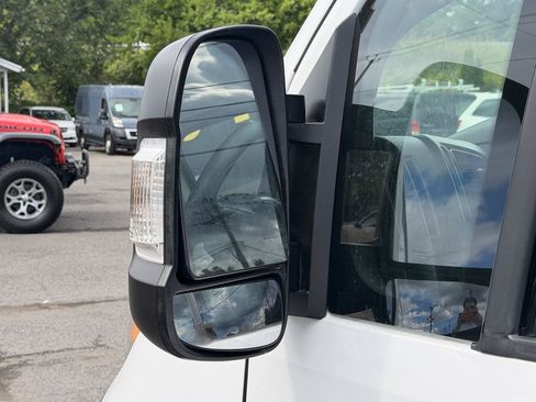 Used 2025 RAM ProMaster 2500 w/ Convenience Group FWD image 10