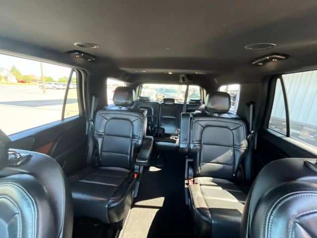 Used 2019 Lincoln Navigator Premiere AWD/4WD image 30