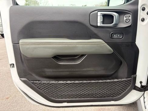 Used 2024 Jeep Gladiator Mojave image 10