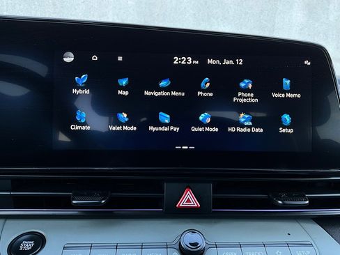 Used 2025 Hyundai Elantra Limited image 33