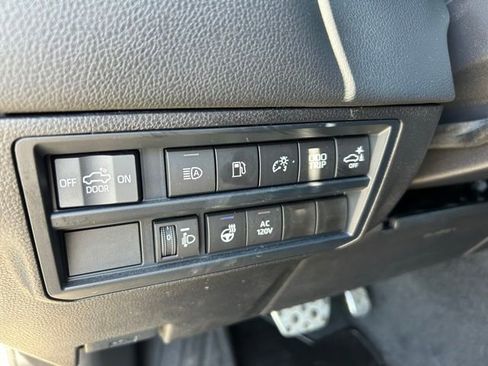 Used 2026 Toyota Tundra Limited AWD/4WD image 28