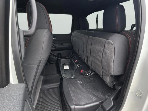 Used 2024 Nissan Frontier PRO-4X w/ Pro Convenience Package AWD/4WD image 9