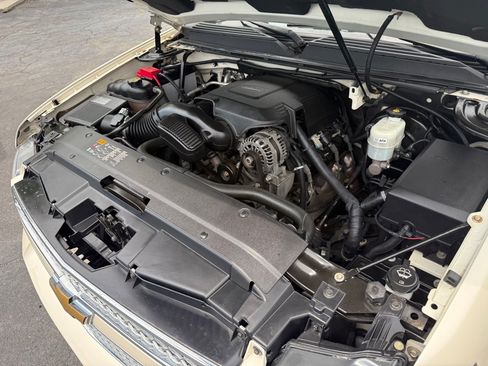 Used 2013 Chevrolet Avalanche LTZ AWD/4WD image 17
