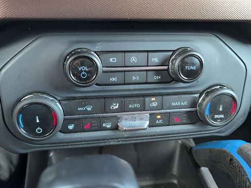 Used 2022 Ford Bronco Outer Banks w/ Sasquatch Package AWD/4WD image 14