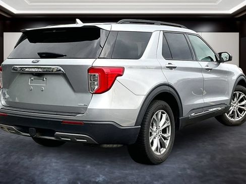 Used 2020 Ford Explorer XLT w/ Equipment Group 202A AWD/4WD image 6