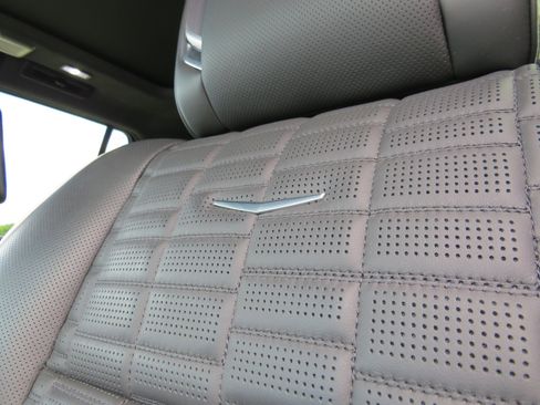 Certified 2024 Cadillac Escalade Sport Platinum w/ LPO, ONYX Package image 21