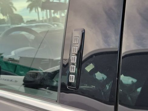 Used 2023 Ford F150 Lariat RWD image 6