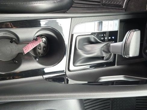 Used 2024 Hyundai Elantra Limited image 21