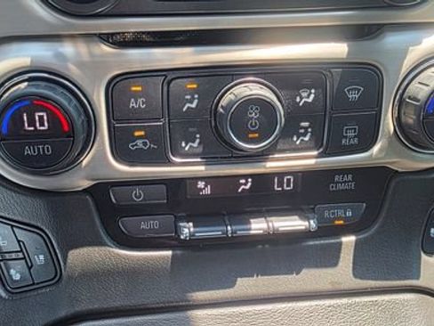 Used 2020 GMC Yukon Denali w/ Denali Premium Package AWD/4WD image 25