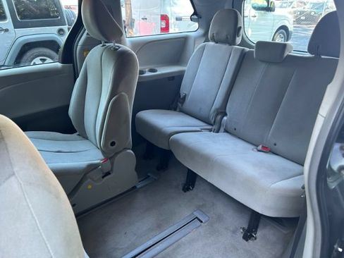 Used 2013 Toyota Sienna L w/ Towing Pkg FWD image 25