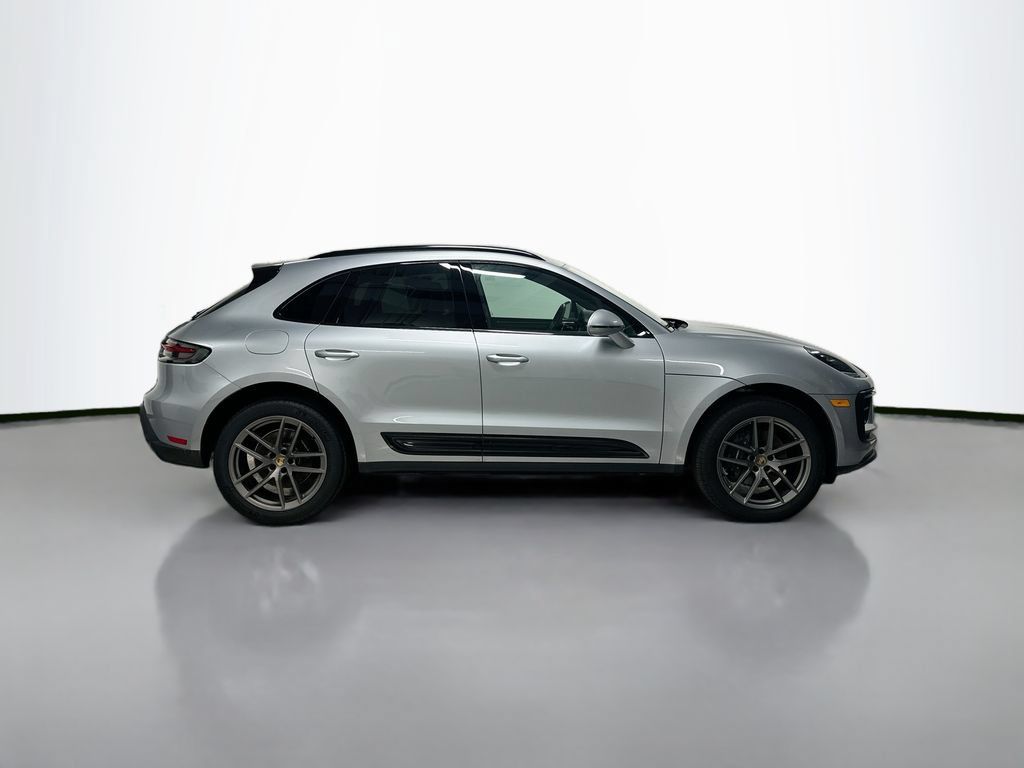 Certified 2025 Porsche Macan AWD/4WD image 8