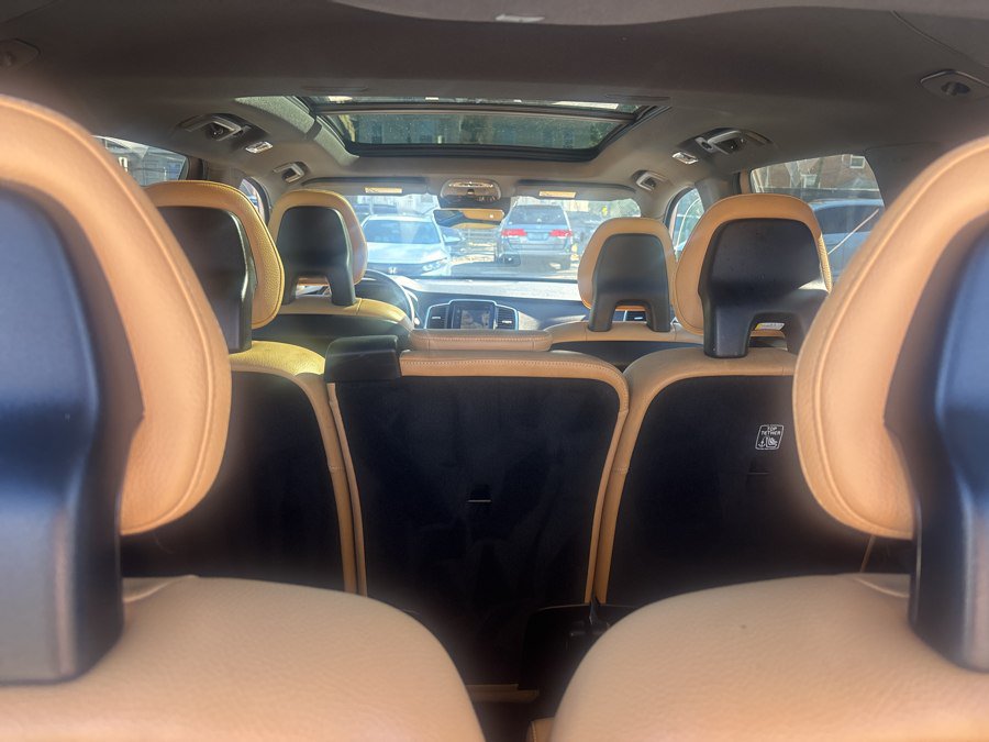 Used 2018 Volvo XC90 T5 Momentum w/ Convenience Package AWD/4WD image 9