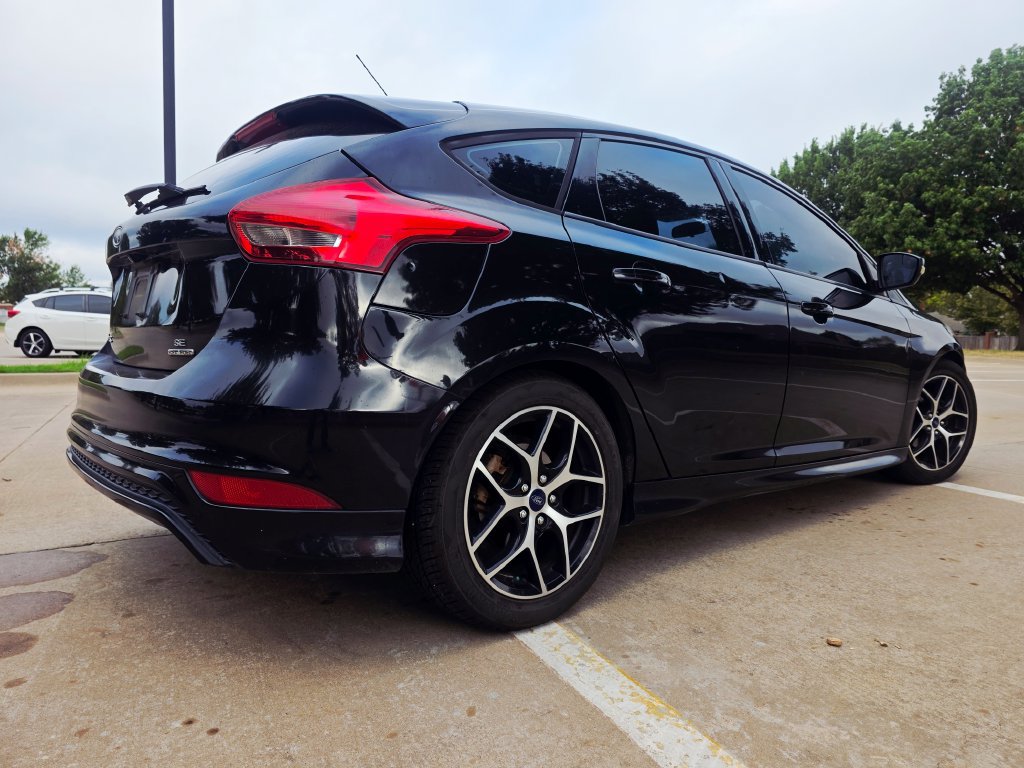 Used 2015 Ford Focus SE w/ SE Sport Package FWD image 18