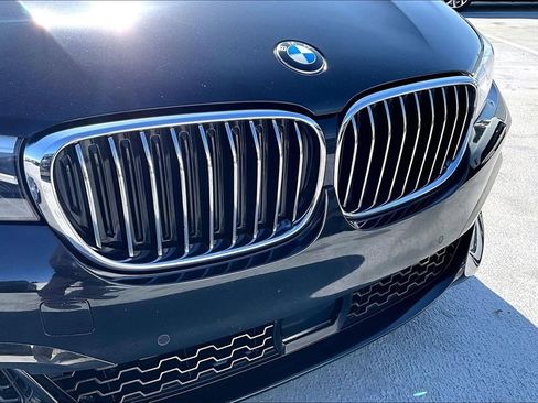 Used 2019 BMW 740i w/ M Sport Package image 31