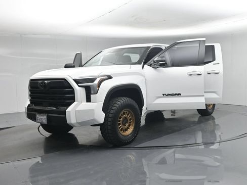 Used 2024 Toyota Tundra Limited AWD/4WD image 30