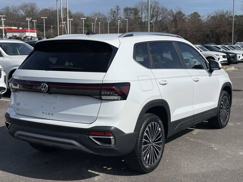 New 2026 Volkswagen Taos SE FWD image 7