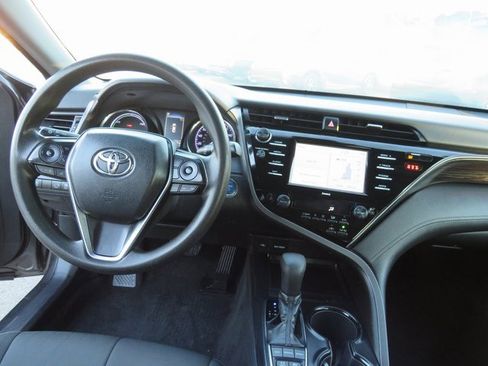 Used 2020 Toyota Camry LE image 20