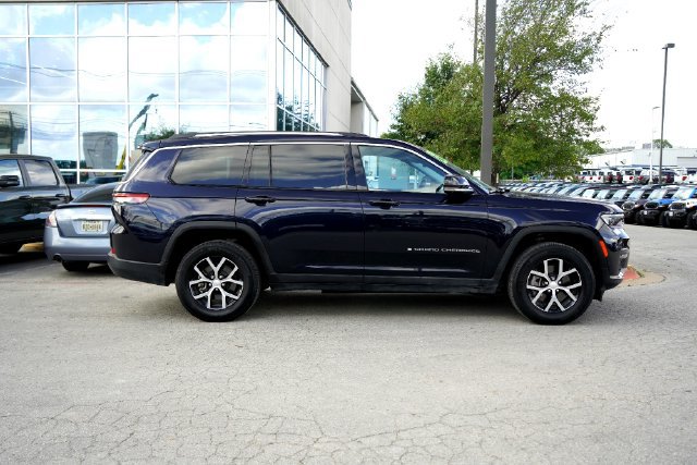 Used 2023 Jeep Grand Cherokee L Limited w/ Luxury Tech Group II RWD image 5