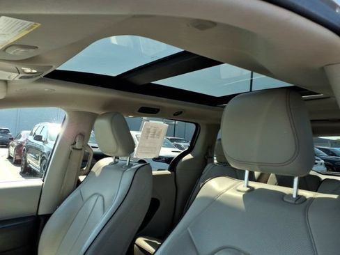 Used 2019 Chrysler Pacifica Limited FWD image 28