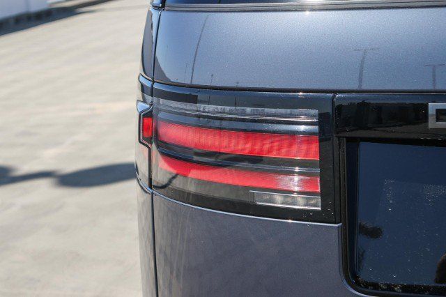 Certified 2025 Land Rover Discovery Dynamic SE AWD/4WD image 7
