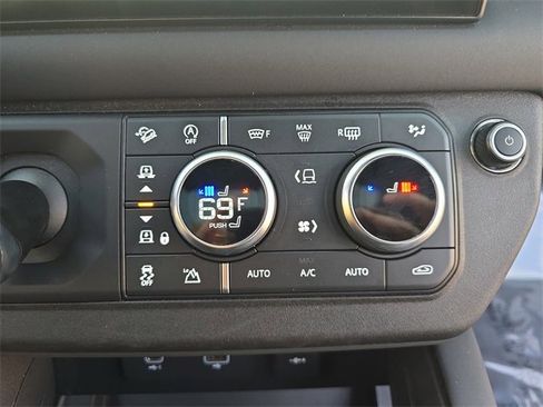 Used 2024 Land Rover Defender 130 X-Dynamic SE image 24