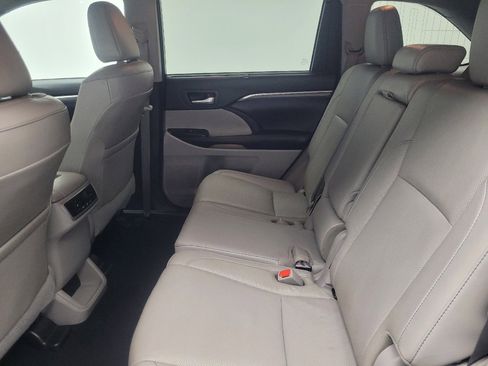 Used 2017 Toyota Highlander Limited image 18