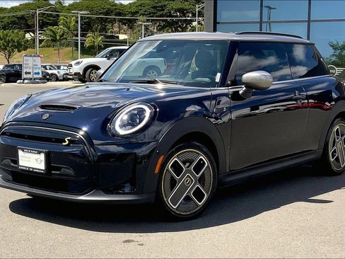 Certified 2024 MINI Cooper SE image 3