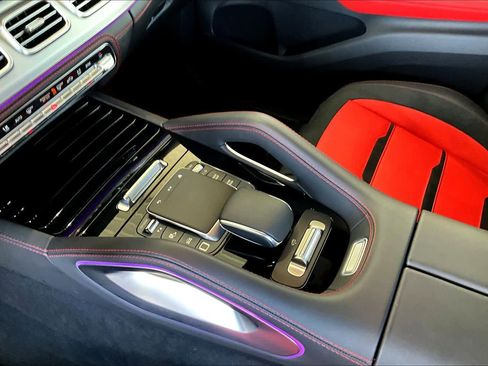 Used 2025 Mercedes-Benz GLE 53 AMG 4MATIC image 16